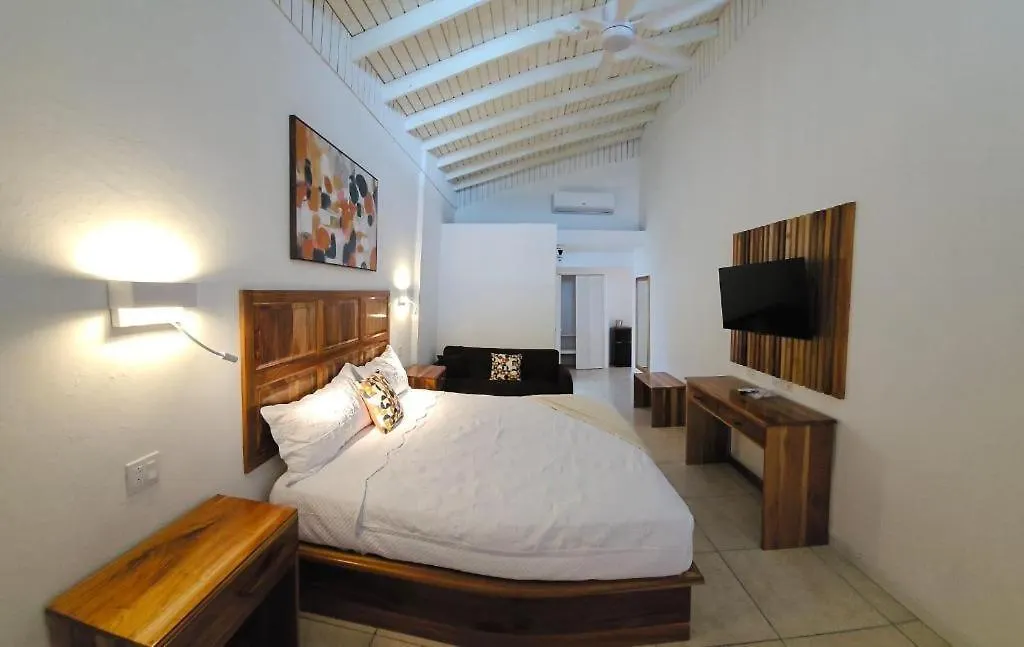 Merrils Deluxe Negril Hotel